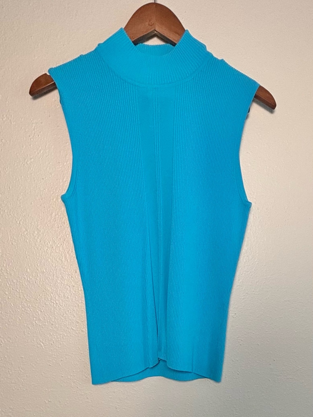 Dressbarn Large Sleeveless Ribbed Mock Neck Top in Bright Turquoise Blue